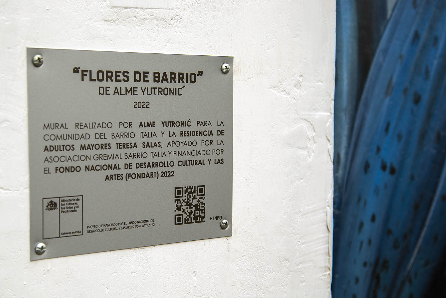 placa MURAL FLORES DE BARRIO